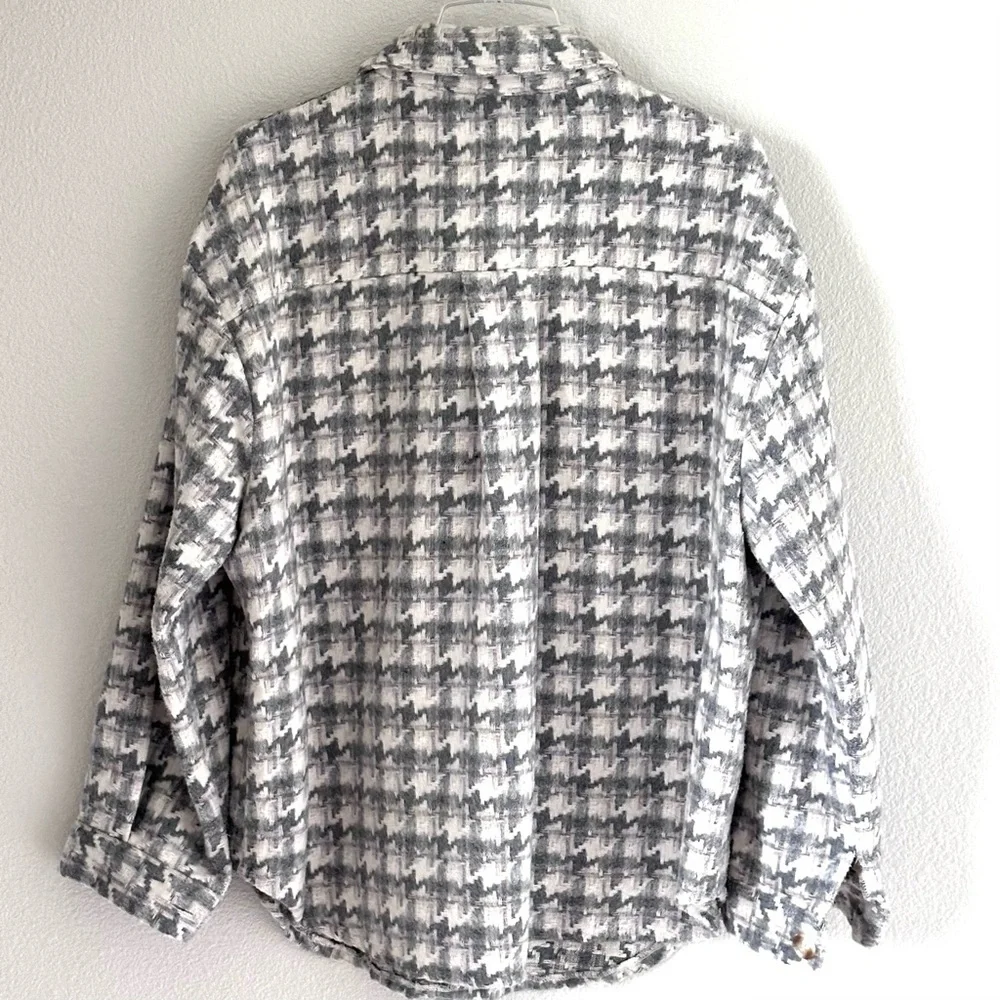 Sadie & Sage Lesley Gray and Cream Houndstooth Shacket - Picture 3 of 3